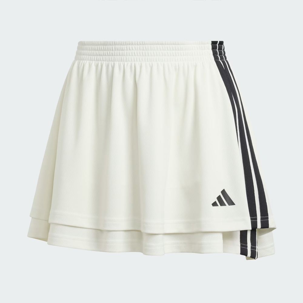 W HER SKIRT